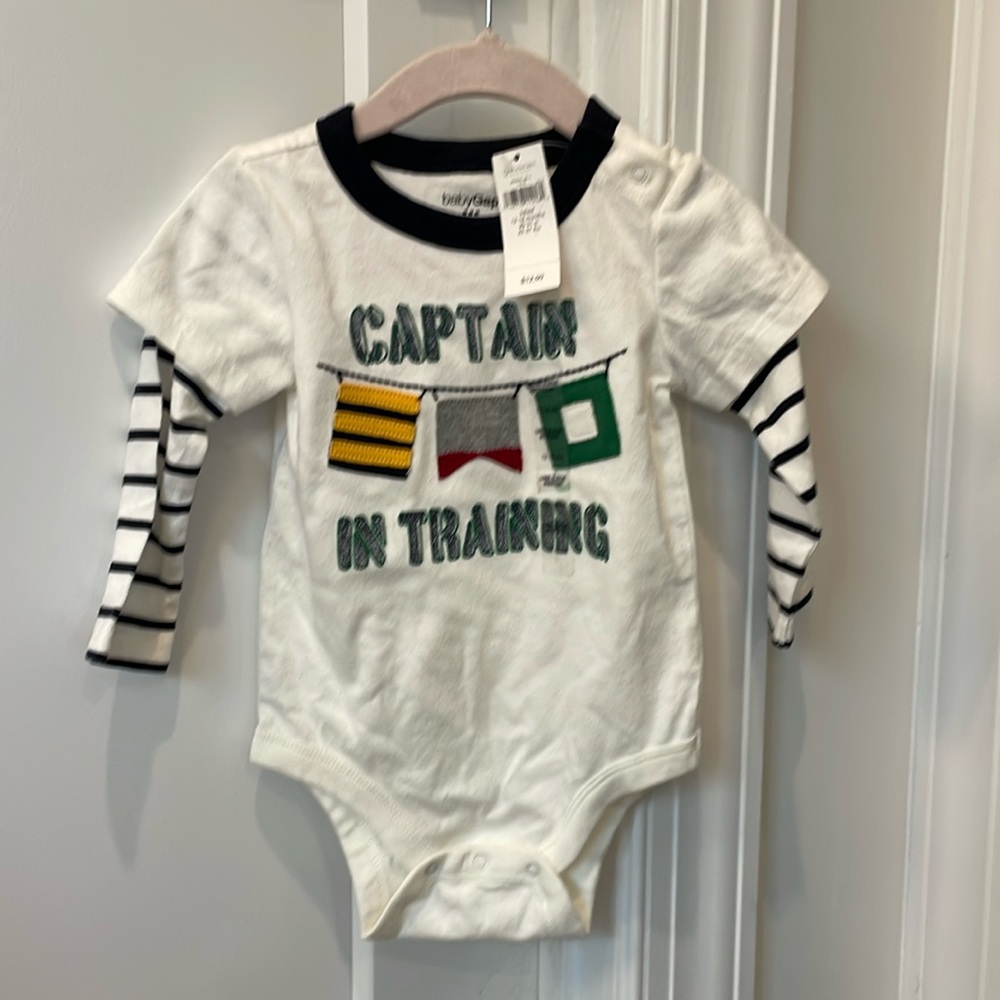 NWT baby Gap onesie 12-18 month “Captain in training”
